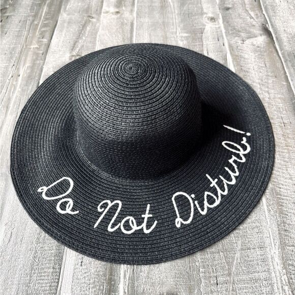 “Do Not Disturb” Summer Vacation Lounge Sun Hat - Picture 1 of 3
